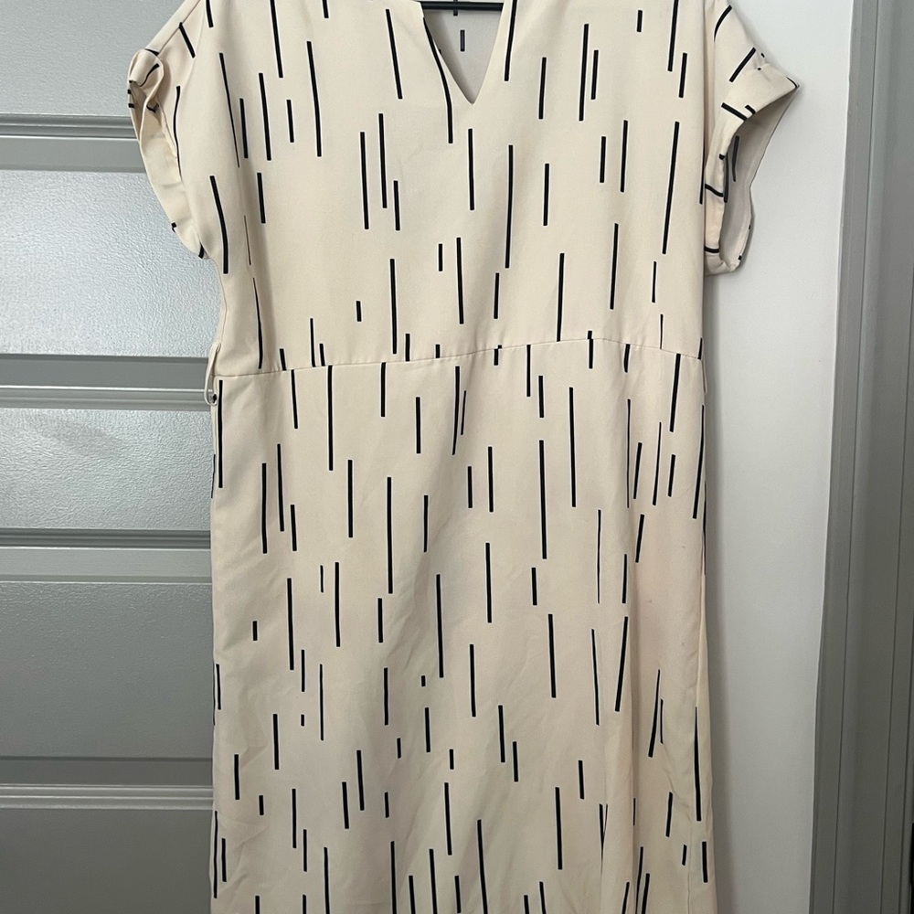 SHEIN Cream and Black Sheath Midi Dress V-Neck Short Sleeve